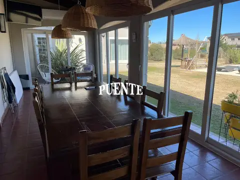 Casa 5 ambientes con 4 baños