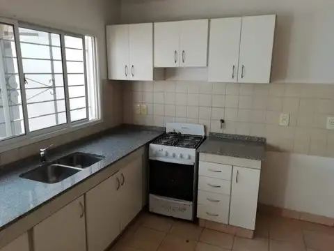 Casa en Alquiler en Azcuenaga, $ 800.000