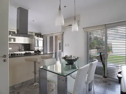 VENTA CASA EN AVELLANEDA CON PILETA APTA CREDITO