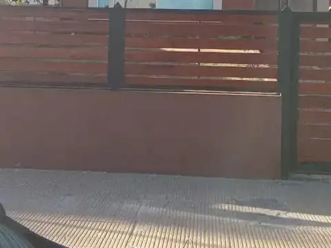 Casa 5 ambientes con 4 baños