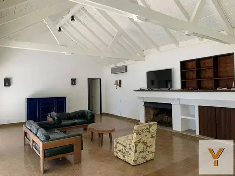 Casa 6 ambientes con 3 baños