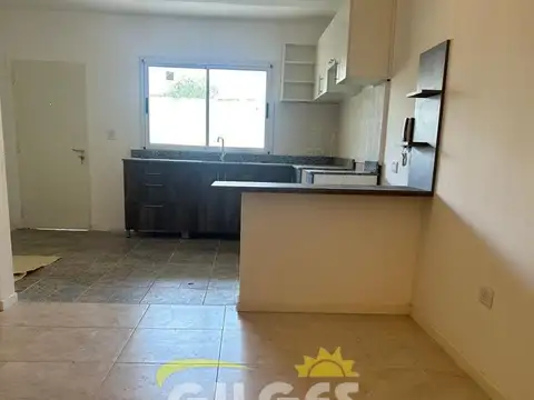Casa 4 ambientes con 1 baño