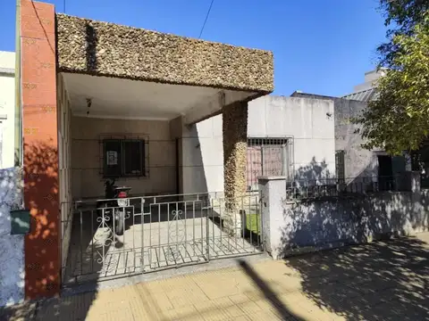 CASA CON PARQUE Y TERRAZA!