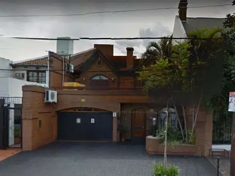VENDO IMPONENTE CASA CÉNTRICA, POSADAS.
