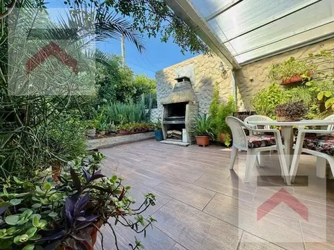 Casa 4 ambientes con 2 baños