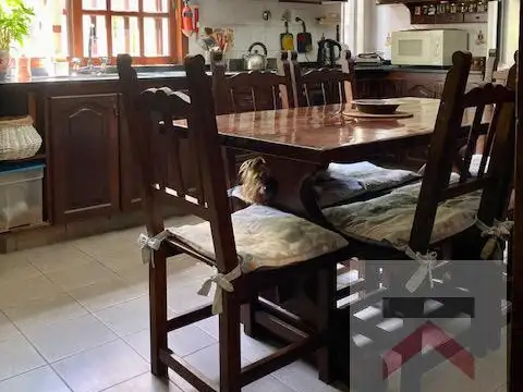 Lindísima casa de 4 ambientes, cochera y gran terraza!