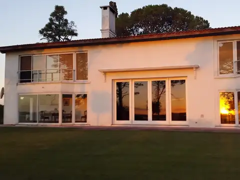 Venta casa y campo de 116 hectáreas en Melilla