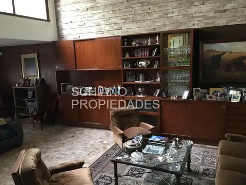 Casa en Venta con 2 cocheras