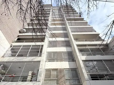 UN DORMITORIO – ENTREGA INMEDIATA – EXCELENTE ESTADO – COCHERA DISPONIBLE.