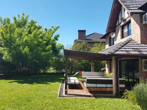 Casa en Venta en Campos De Álvarez, USD 410.000