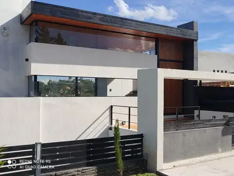 Casa en Venta en Villa Del Lago, USD 220.000