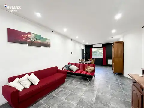 CASA EN VENTA 4 DORM. LOTE 1870 M2 LA PLATA