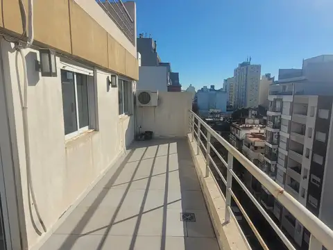 Departamento de 2 Ambientes con Balcón Terraza y Terraza Propia Independiente con Parrilla