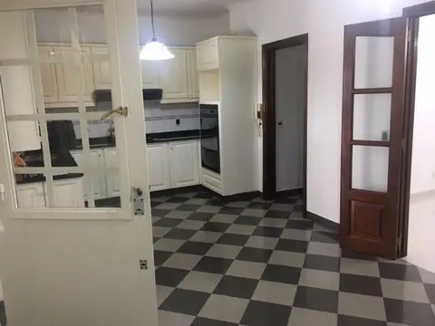 Casa en Venta con 4 cocheras