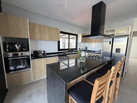 Casa en Venta en Puertos - Barrio Ceibos, USD 575.000