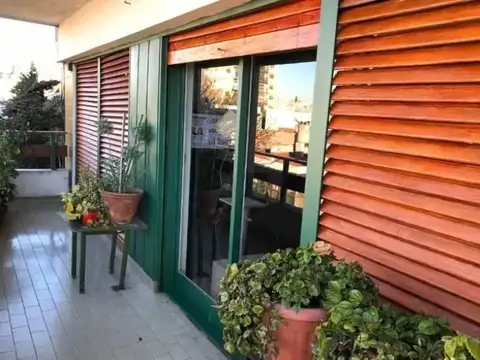 Fray Cayetano Rodríguez 800 Flores 5amb U$290.000