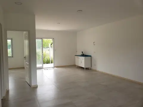 Casa 2 ambientes con 1 baño