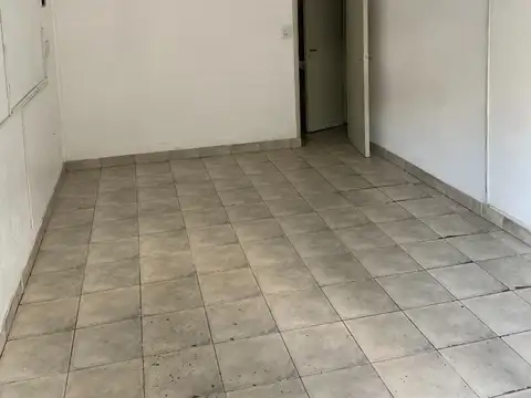 Local en Alquiler en Flores Norte, $ 600.000