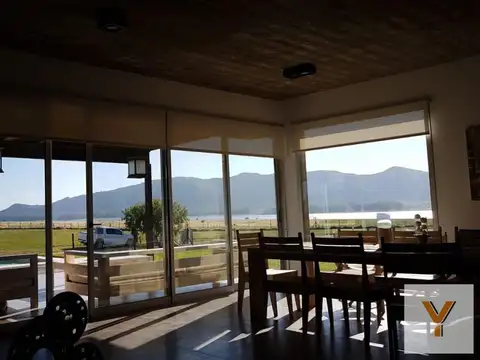 Casa en Venta con 3 cocheras