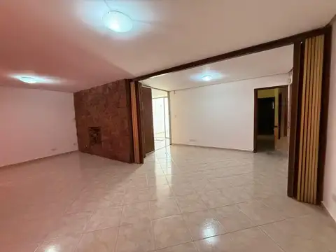 Casa 9 ambientes con 3 baños