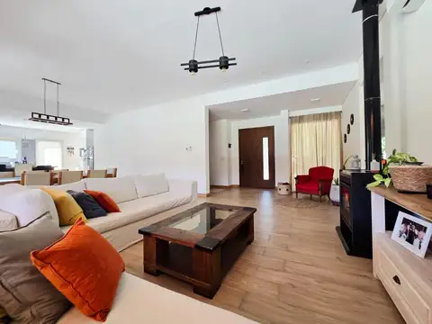 Casa en Venta con 6 cocheras