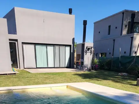 Casa 4 ambientes con 3 baños