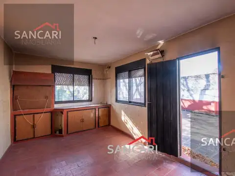 Casa 7 ambientes con 2 baños