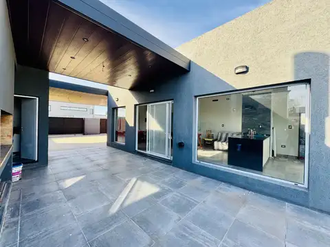 Casa 3 ambientes con 2 baños