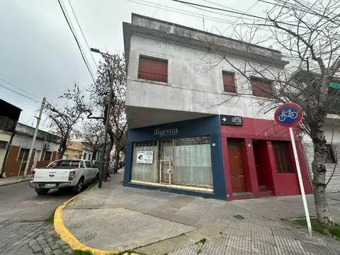 Local + 3 PHs venta en bloque en Paternal