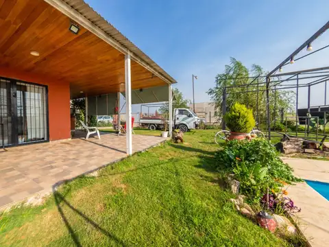 VENTA - CASA DOS DORMITORIOS CON PATIO Y PILETA - FUNES NORTE