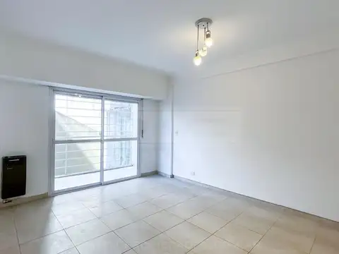Jose Marmol al 1500,entre Avenida Maipu y Nicolas Avellaneda