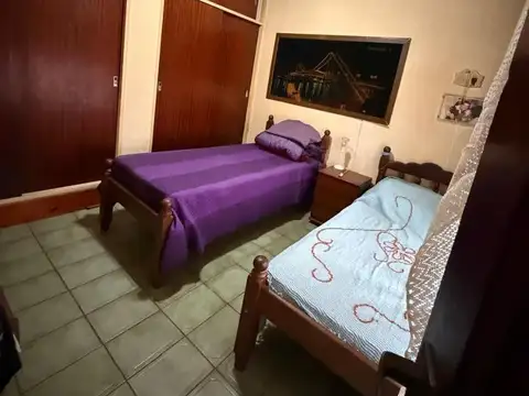 Ph al frente con de 4 ambientes, patio con parrilla.