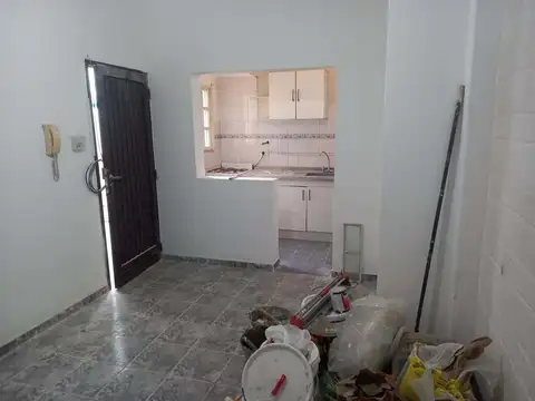 Depto Tipo Casa en Alquiler en Pompeya, $ 740.000