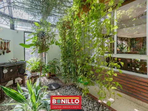 Casa 5 ambientes con 2 baños