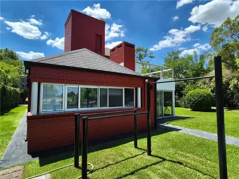 Casa en Venta con 2 cocheras