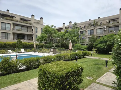 JARDIN PROPIO!!!! IMPECABLE TOTAL!!! DA a PILETA orientacion ESTE