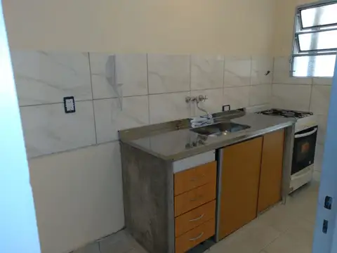 DEPTO 3 AMB AL FRENTE PATIO Y LAVADERO  