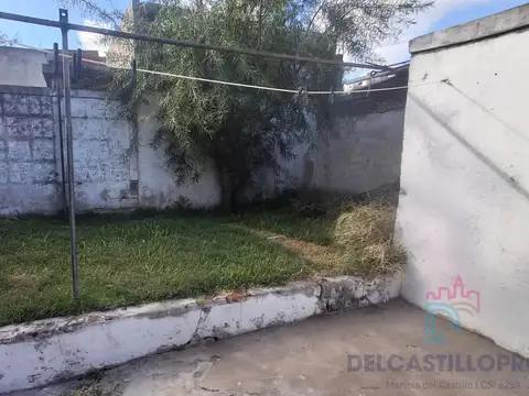 PH de 3 ambientes al frente con garage, jardín y entrada independiente