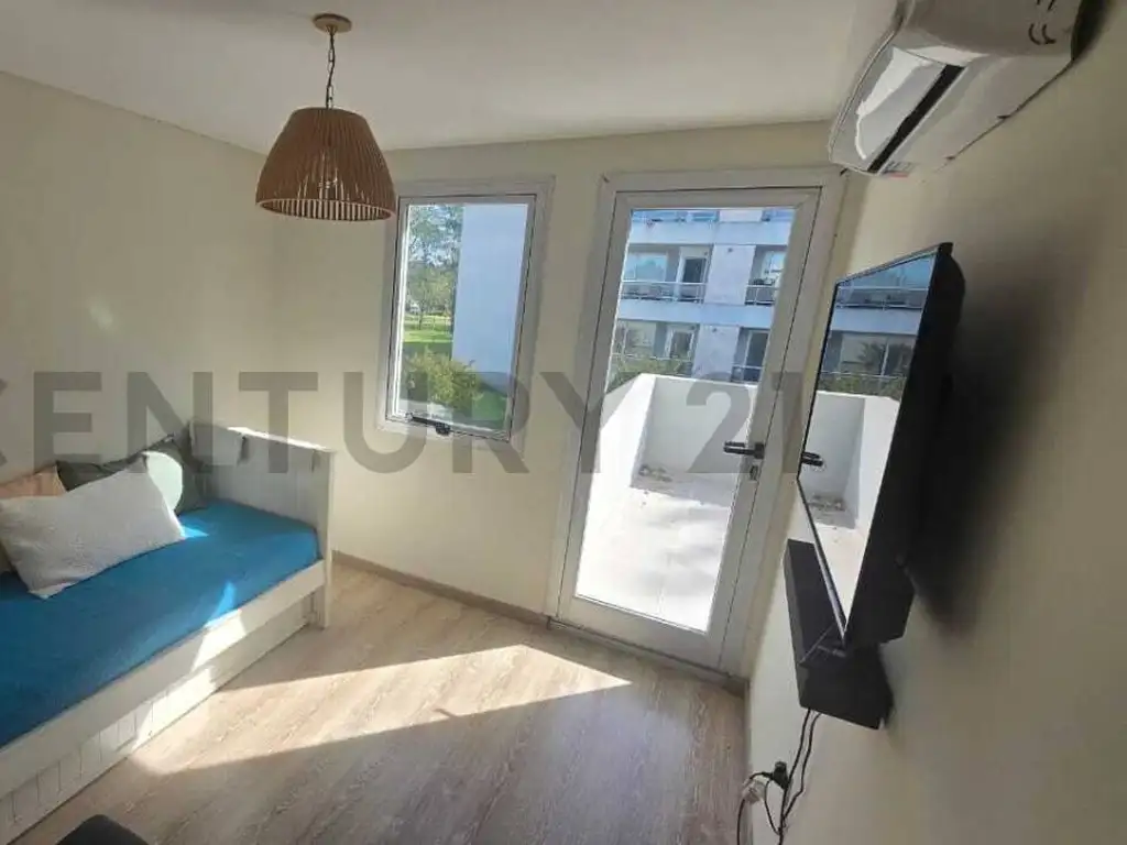 C. 129 7400, 0° piso