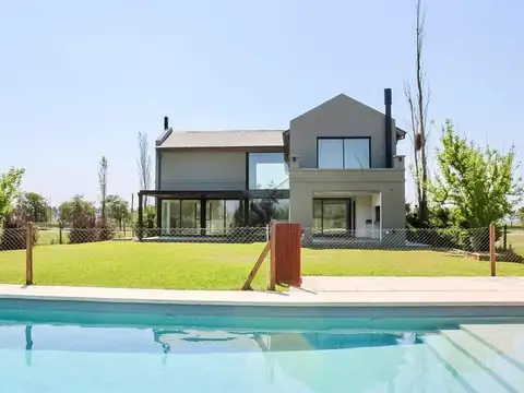 Casa en Venta con 2 cocheras