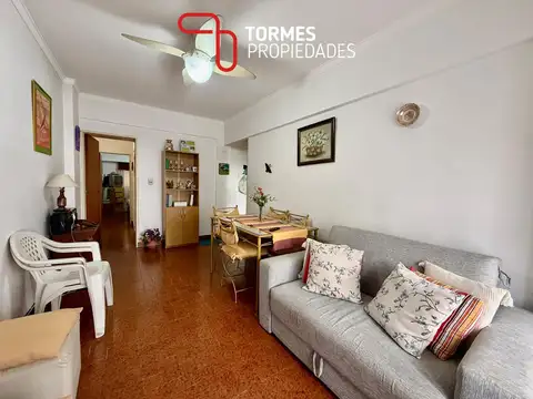 VENTA - Departamento 2 ambientes con balcón saliente al frente en zona Plaza Colón - Mar del Plata