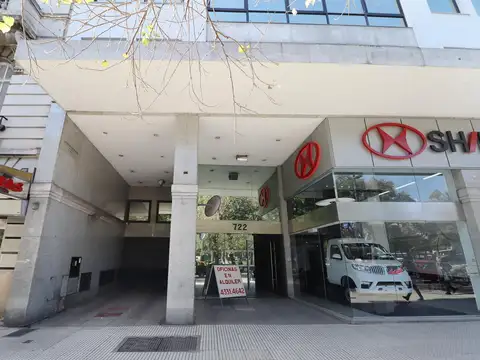 Oficina 7 ambientes con 3 baños