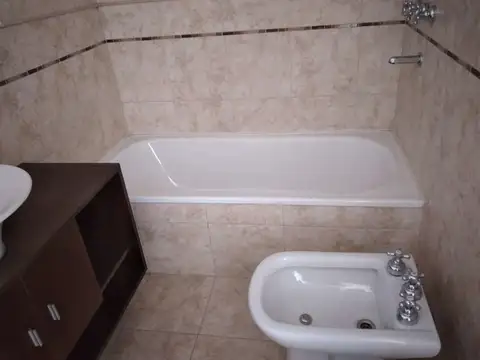 EXCELENTE 2 AMB CON COCHERA