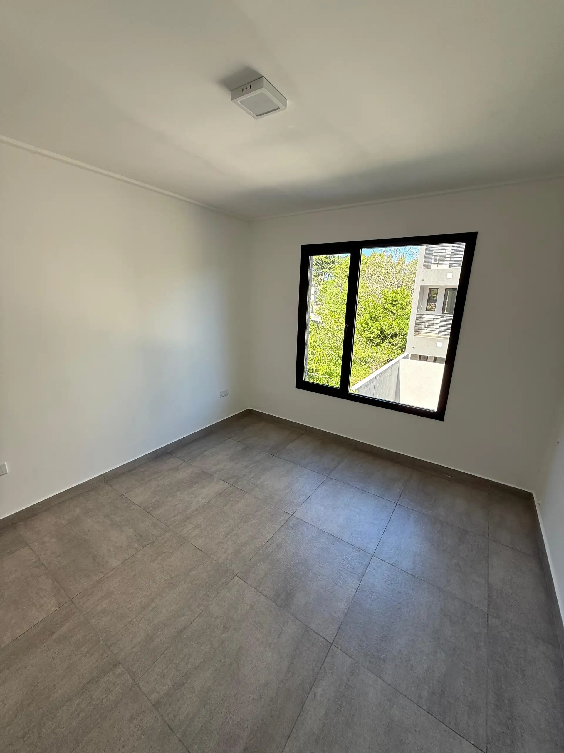 Depto 1 dorm a estrenar 54 m² con DVH y calefacción por radiadores — Semicentro