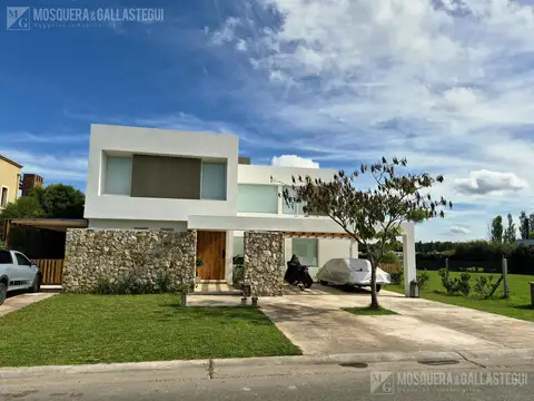 San Matias,  casa a laguna. 4 dormitorios en suite  dependencias! Pileta