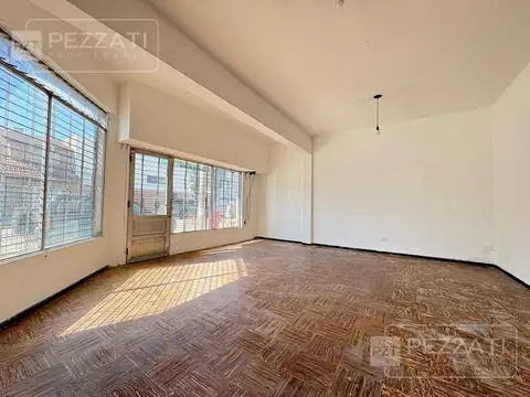 Local en  alquiler. Zona Hospital de la Comunidad