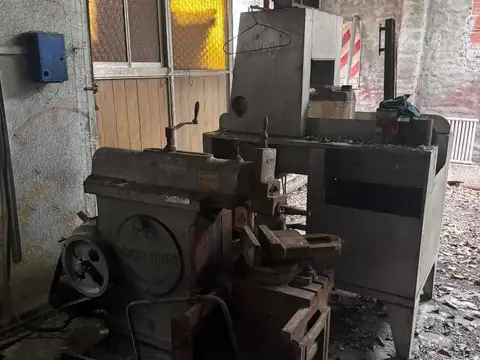 Galpón 2.300m2 - Salidas a dos calles - EX FRIGORIFICO