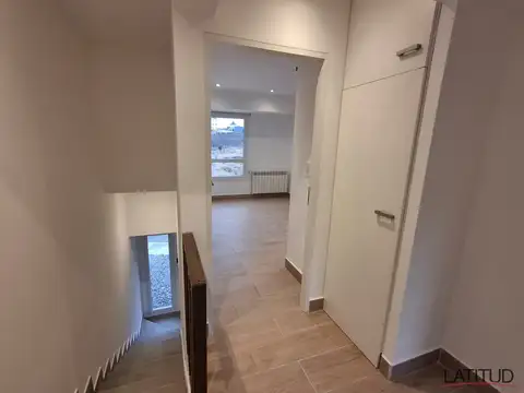 Casa en Alquiler con 1 cochera