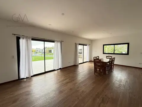 Casa en Alquiler de 3 dormitorios