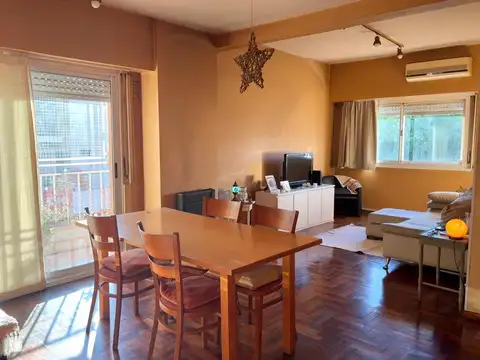 Venta Departamento 4 amb, 2 balcones, con cochera en Excelente Ubicación